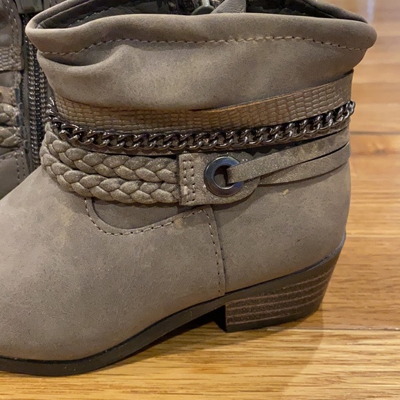 Brand New Booties!! Size 7 - Picture 3 of 5